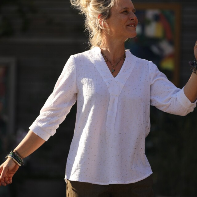 Quintessence - Blouse Isabeau - double gaze de coton blanche plumetis or
