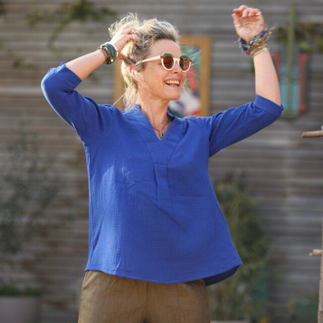 Quintessence - Blouse Isabeau - double gaze de coton bleu majorelle