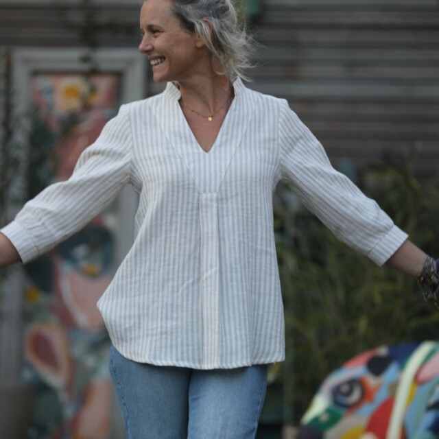 Blouse Isabeau – double gaze de coton rayée ficelle/ivoire par la marque Quintessence Quintessence - Blouse Isabeau – double gaze de coton rayée ficelle/ivoire