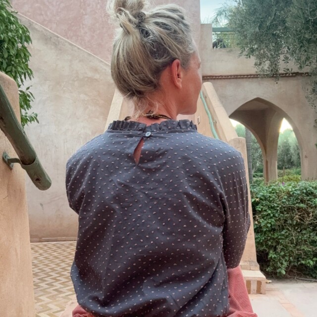 Quintessence - Blouse Janelle – Voile de coton gris plumetis rose