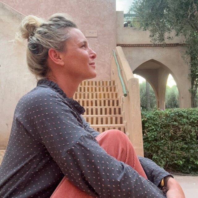 Quintessence - Blouse Janelle – Voile de coton gris plumetis rose