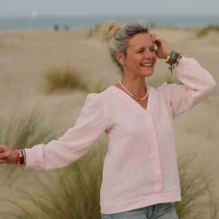 Blouse Léocadie – double gaze de coton rose poudré par la marque Quintessence Quintessence - Blouse Léocadie – double gaze de coton rose poudré