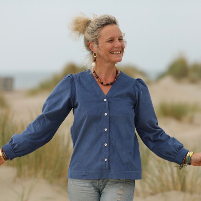 Quintessence - Blouse Léocadie – velours milleraies bleu océan