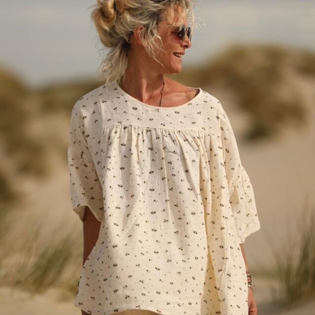 Blouse Léopoldine – double gaze de coton fleurs des bois par la marque Quintessence Quintessence - Blouse Léopoldine – double gaze de coton fleurs des bois
