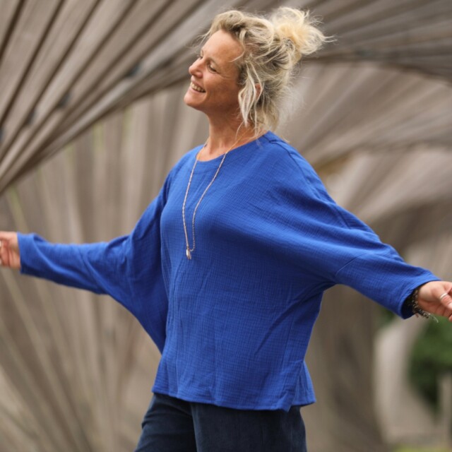 Quintessence - Blouse Naomie - double gaze de coton bleu majorelle