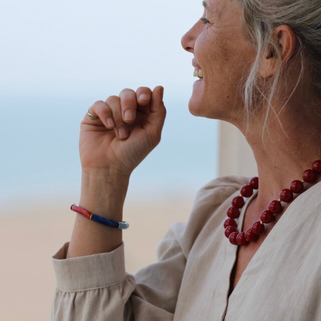 Bracelet Halo – Rouge, Bleu & vert de gris par la marque Quintessence Quintessence - Bracelet Halo – Rouge, Bleu & vert de gris