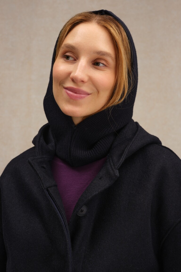 cagoule classique laine bleu marine femme Le Minor 1 Le Minor - Cagoule bleu marine en laine mérinos pour femme