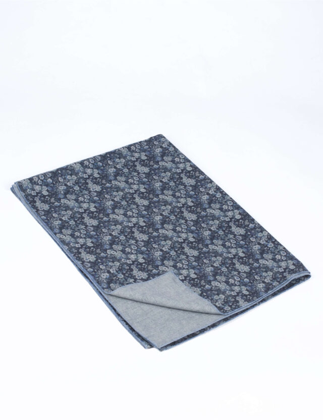 La Chemise Française - Écharpe Fine Unique Doublée – Floraison Bleu Nuit