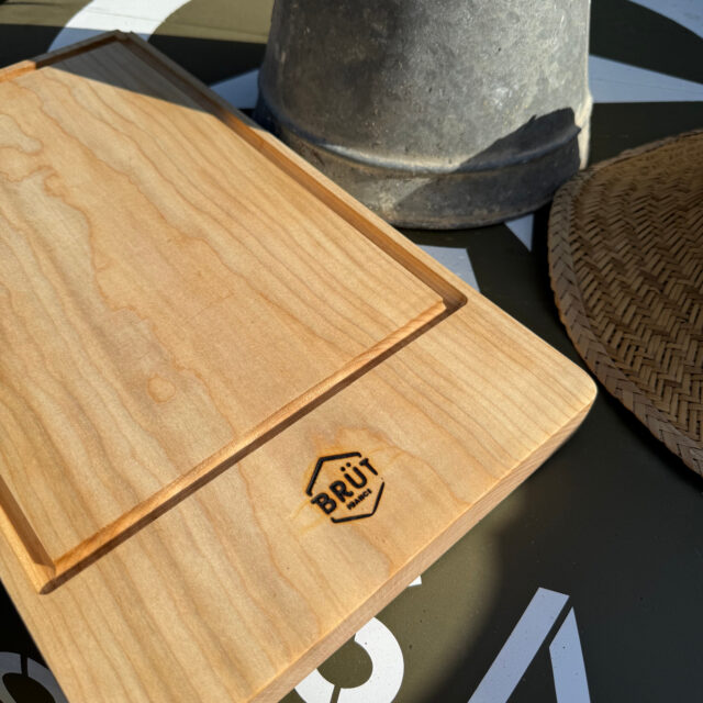 Planches BRÜT - Planche L'AILE OU LA CUISSE Sycomore