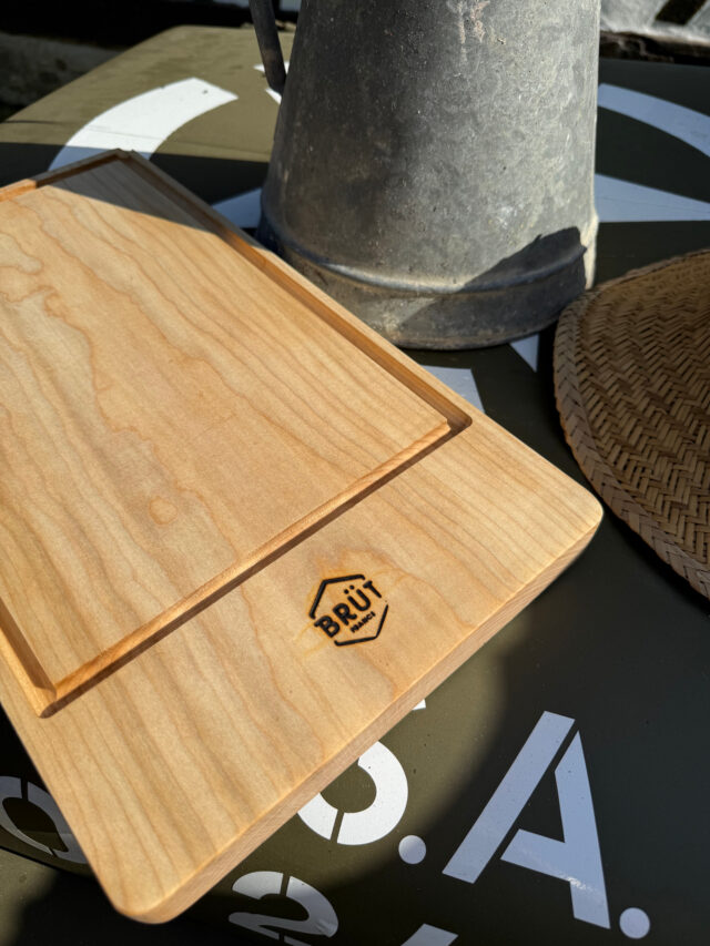 Planches BRÜT - Planche L'AILE OU LA CUISSE Sycomore