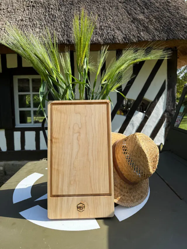 BRÜT - Planche L’AILE OU LA CUISSE Sycomore