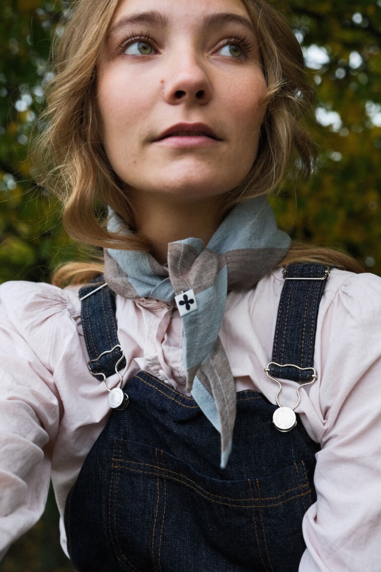 POZÉ - Foulard en lin triangulaire – Rayure Céladon