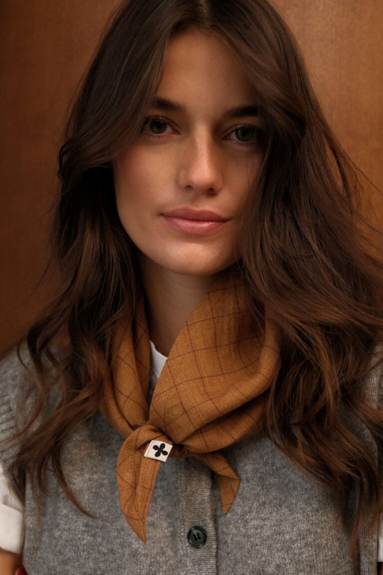 POZÉ - Foulard en lin triangulaire – Carreau Ocre