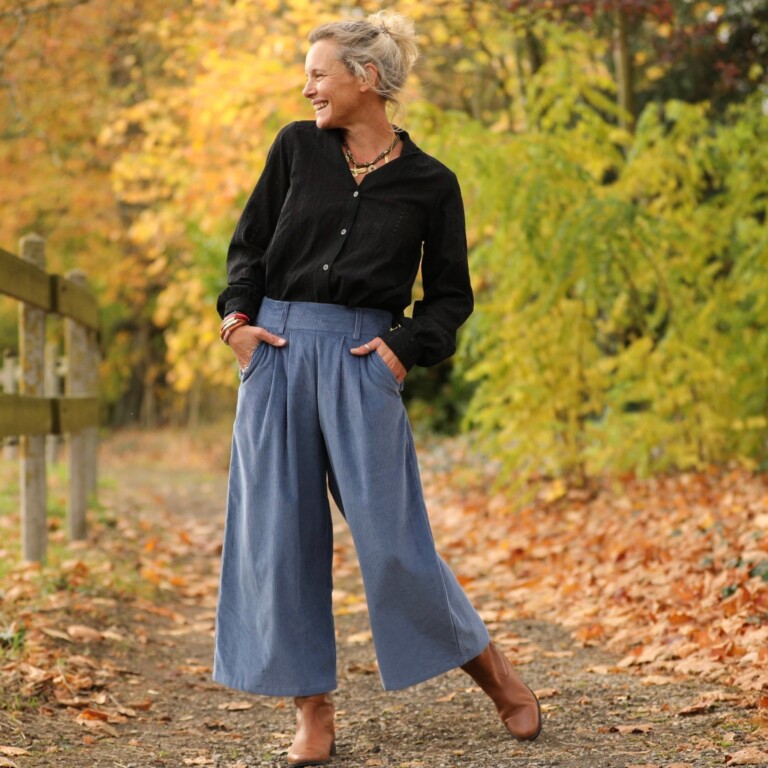 jupe culotte margot velours cotele bleu officier 6626281 Quintessence - Jupe culotte Margot - velours côtelé bleu officier