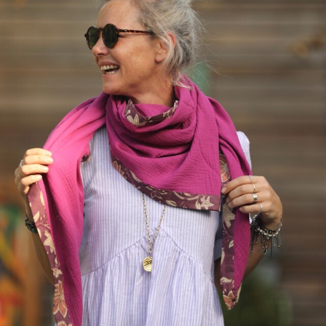 Quintessence - Le foulard Calista bougainvillier/Prunelle