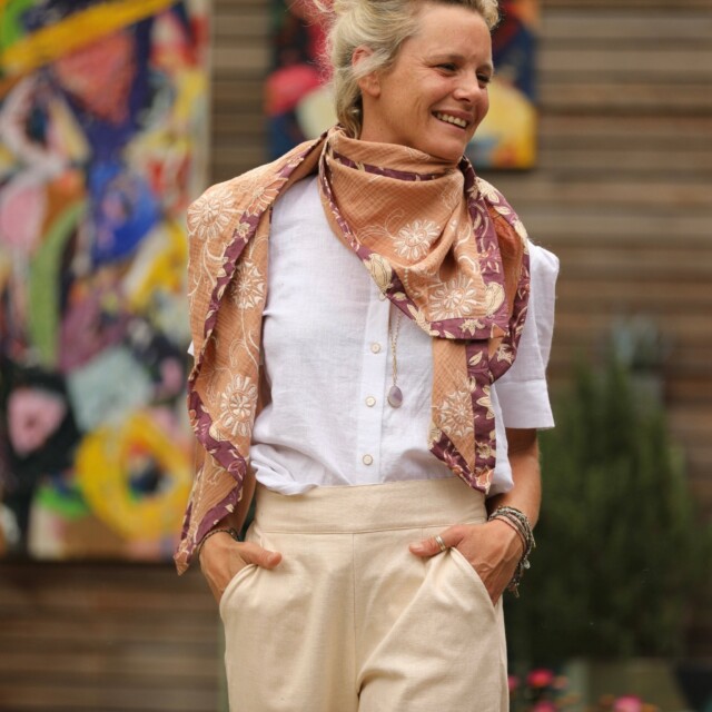 Quintessence - Le foulard Calista Cassonade brodé/Prunelle