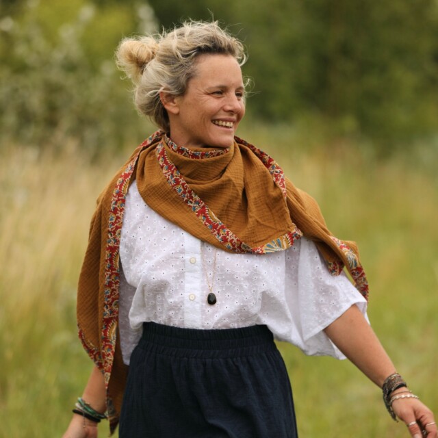 Quintessence - Le foulard Calista Camel/diya