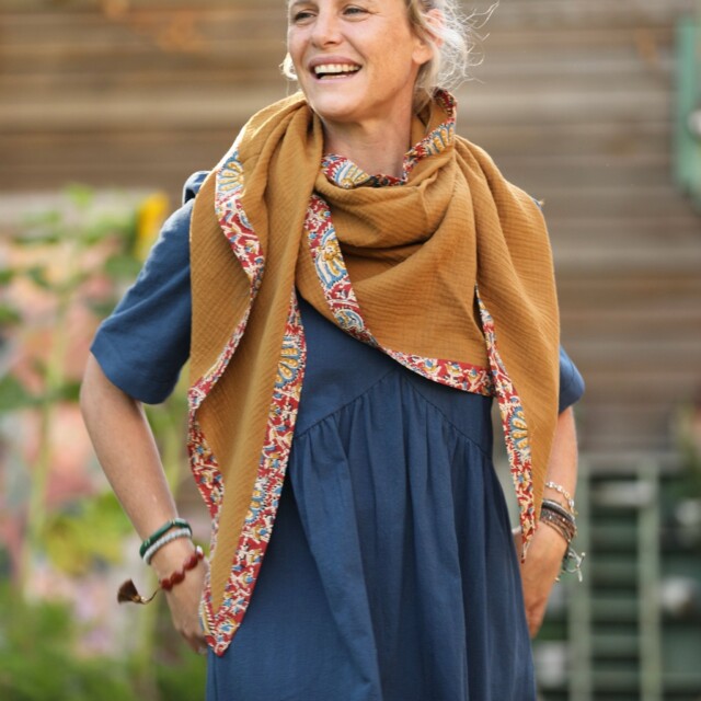 Quintessence - Le foulard Calista Camel/diya