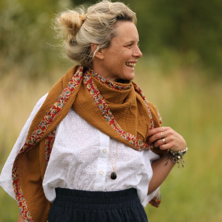 Quintessence - Le foulard Calista Camel/diya