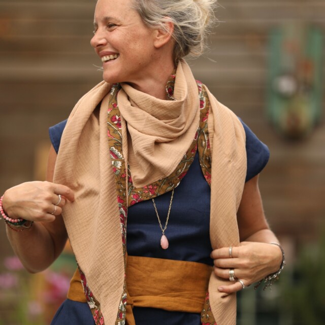 Quintessence - Le foulard Calista Cassonade/Ila