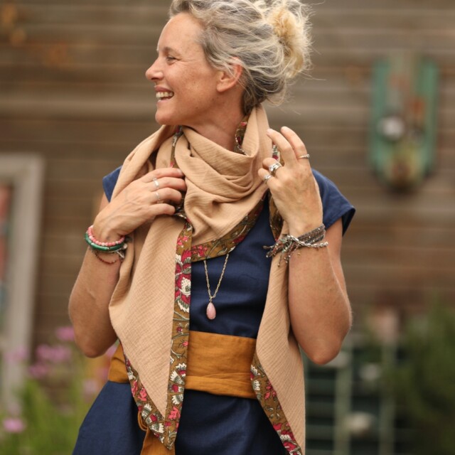 Quintessence - Le foulard Calista Cassonade/Ila