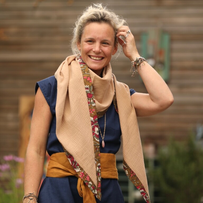 Quintessence - Le foulard Calista Cassonade/Ila