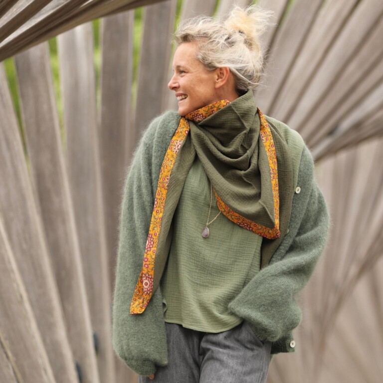 Quintessence - Le foulard Calista Kaki plumetis/Tara