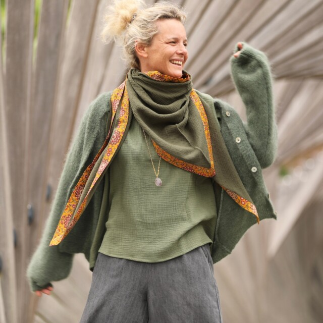 Quintessence - Le foulard Calista Kaki plumetis/Tara