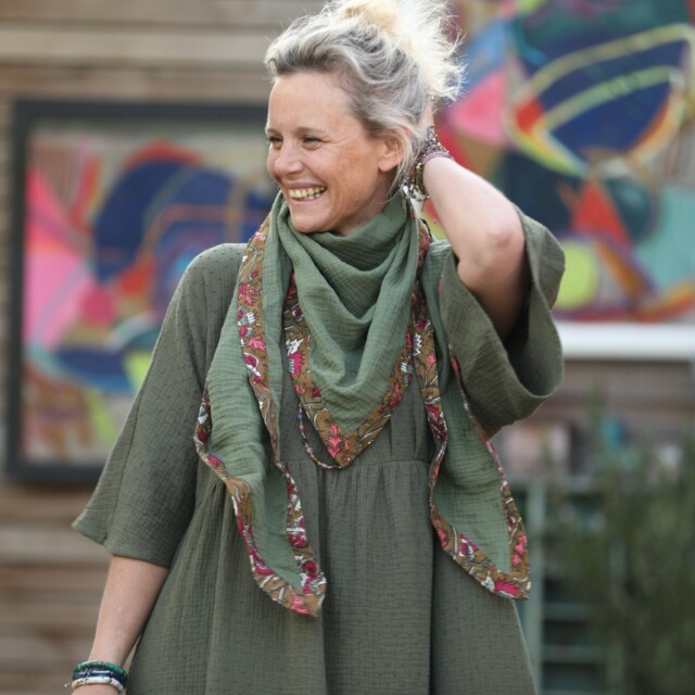 Le foulard Calista vert olive /Ila par la marque Quintessence Quintessence - Le foulard Calista vert olive /Ila