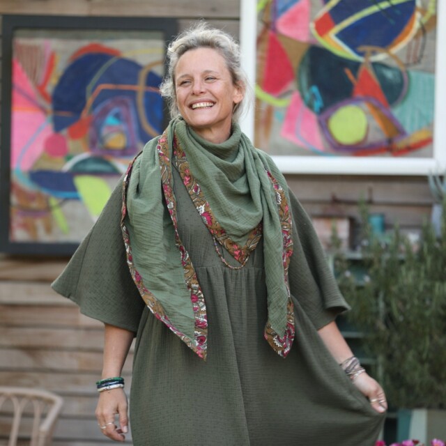 Quintessence - Le foulard Calista vert olive /Ila