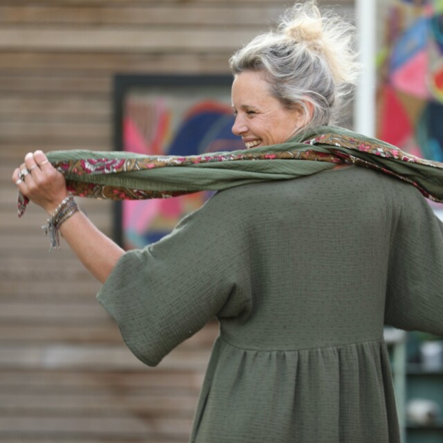 Quintessence - Le foulard Calista vert olive /Ila