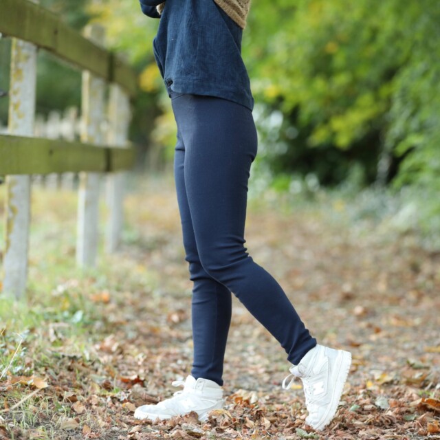 Quintessence - Legging Léni - en maille côtelé marine