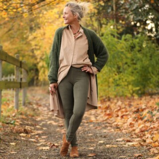Legging Léni – velours côtelé kaki par la marque Quintessence Quintessence - Legging Léni – velours côtelé kaki