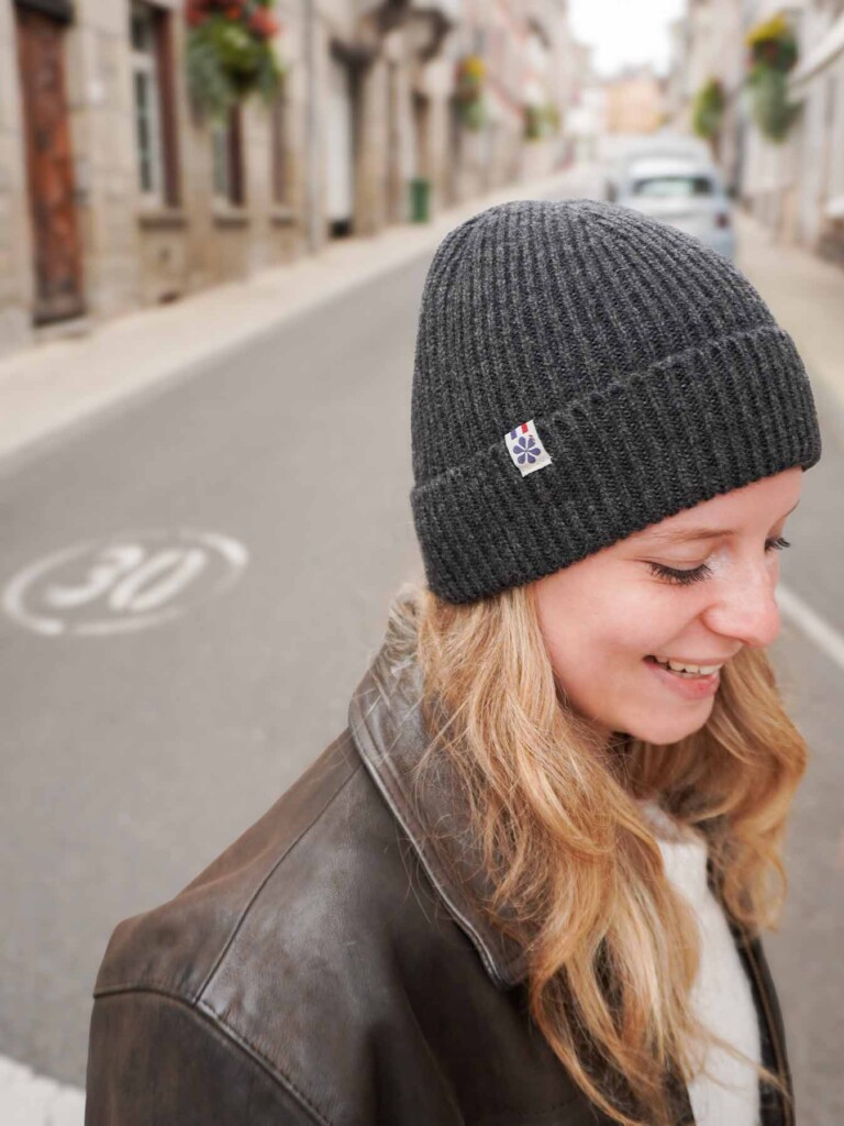 Maison-Tricolore-bonnet-gris