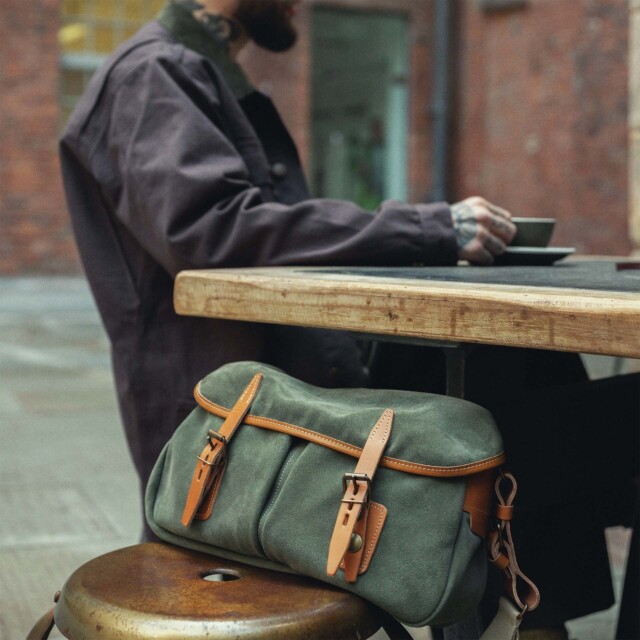 Bleu De Chauffe - Musette du Pêcheur S / Cuir Velours - Vert bouleau