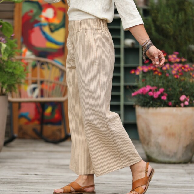 Quintessence - Pantalon Alex - Toile de coton rayée camel/blanc