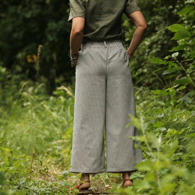 Quintessence - Pantalon Alex - Toile de coton rayée marine/blanc