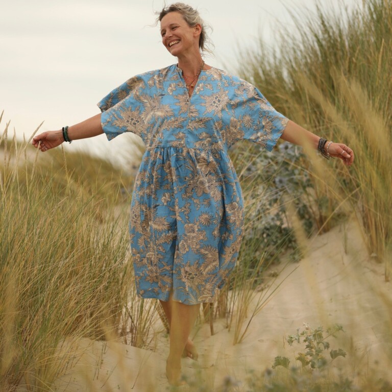 Quintessence - Robe Capucine - imprimé "Ciel vibrant"