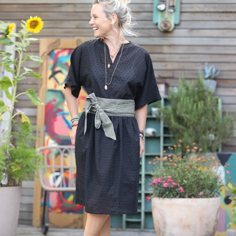 Quintessence - Robe Capucine - voile de coton plumetis noir