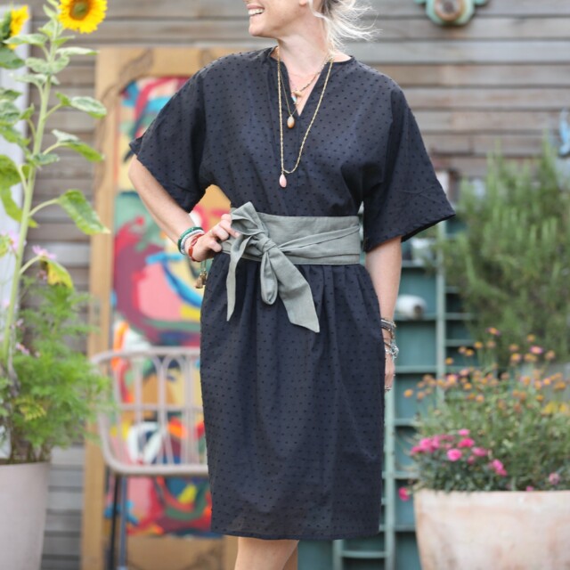 Quintessence - Robe Capucine - voile de coton plumetis noir