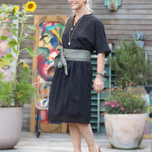 Quintessence - Robe Capucine - voile de coton plumetis noir