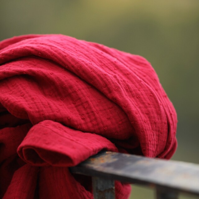 Quintessence - Robe Edonie - double gaze de coton plumetis grenat