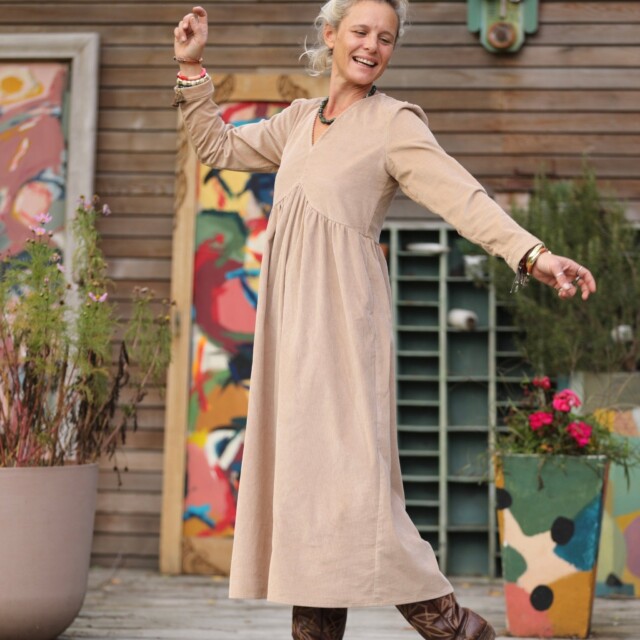 Quintessence - Robe Edonie manches longues - Velours côtelé sable