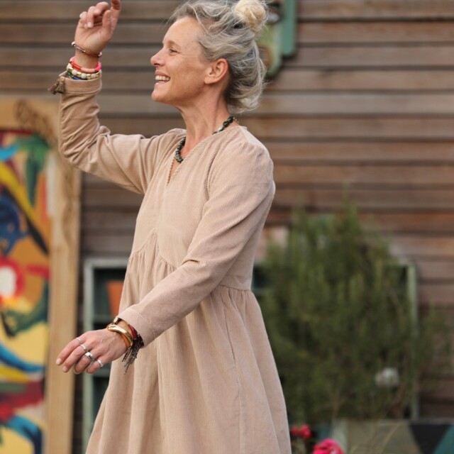 Quintessence - Robe Edonie manches longues - Velours côtelé sable