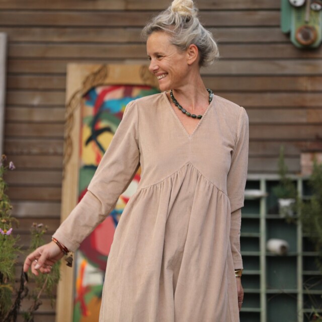 Quintessence - Robe Edonie manches longues - Velours côtelé sable