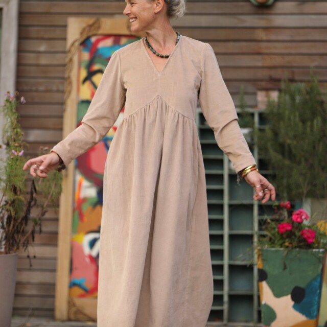 Quintessence - Robe Edonie manches longues - Velours côtelé sable