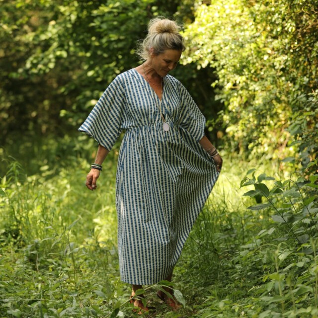 Quintessence - Robe Kalaya - seersucker de coton rayé bleu