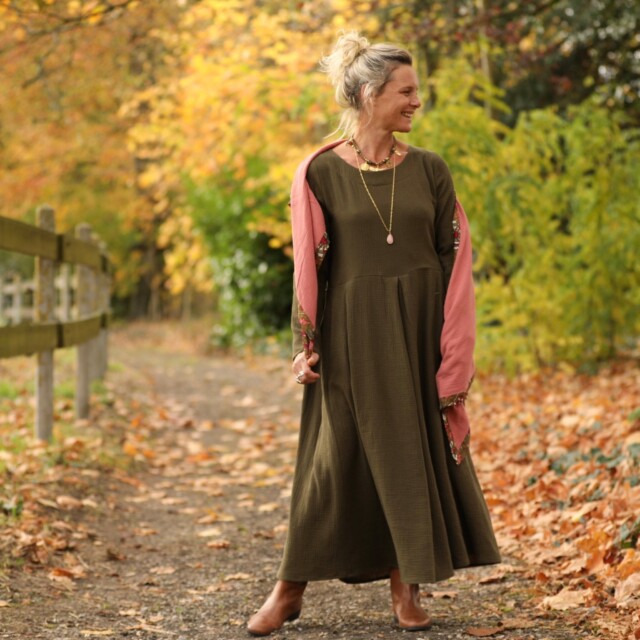 Quintessence - Robe Louisa – double gaze de coton kaki