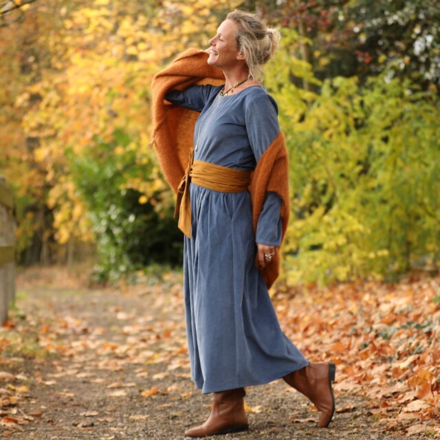 Quintessence - Robe Louisa - velours côtelé bleu officier