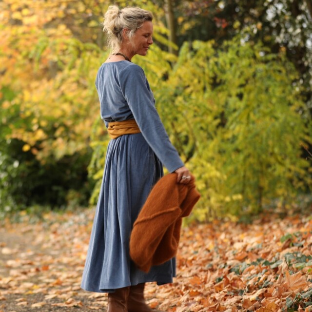 Quintessence - Robe Louisa - velours côtelé bleu officier